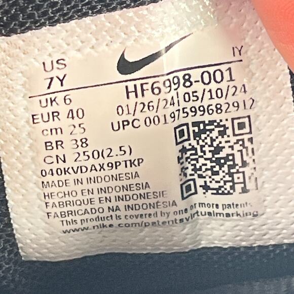 Nike Zoom Vomero 5 Triple Black Lace Up Running Shoes HF6998-001 Youth Size 7Y - Picture 10 of 11